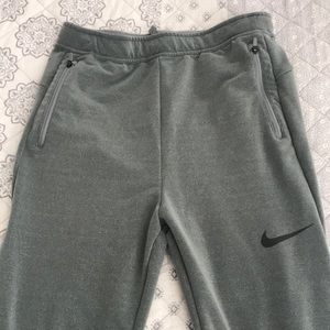 Nike jogger w/ zipper pockets Boys 14/16 XL